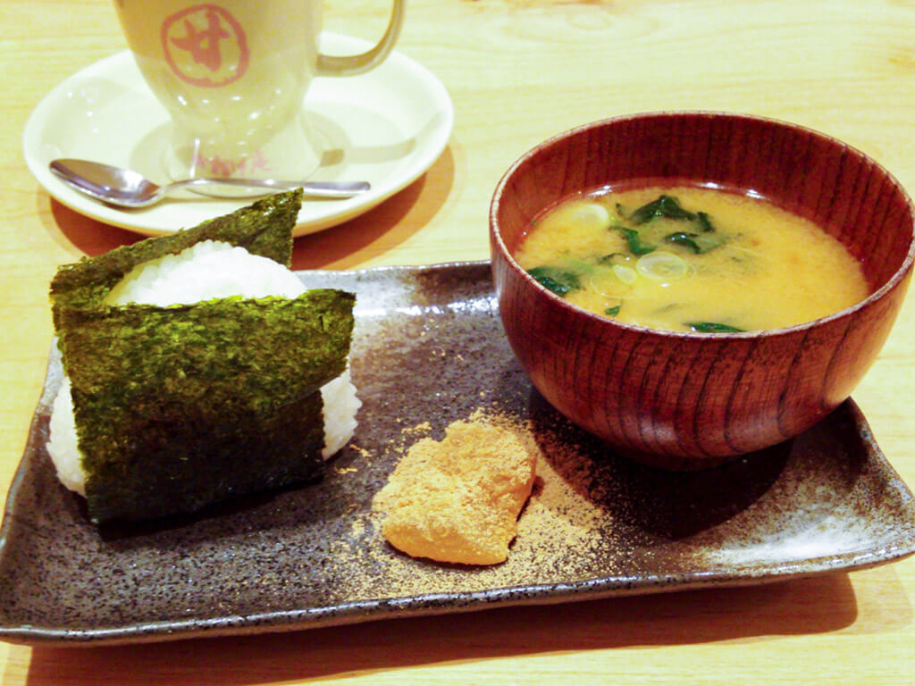 Onigiri, Miso soup, and Warabi Mochi as a Morning Service set at Okagean.