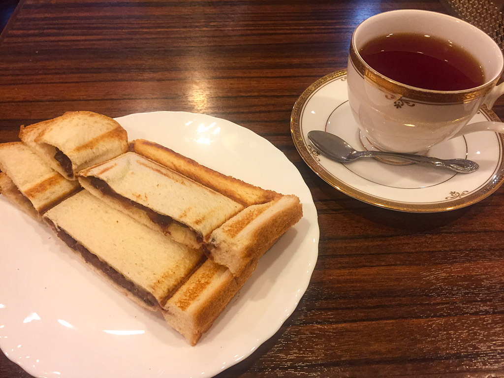 A pressed sandwich with Ogura-an (sweet red bean paste) at Riyon Coffee Shop. 