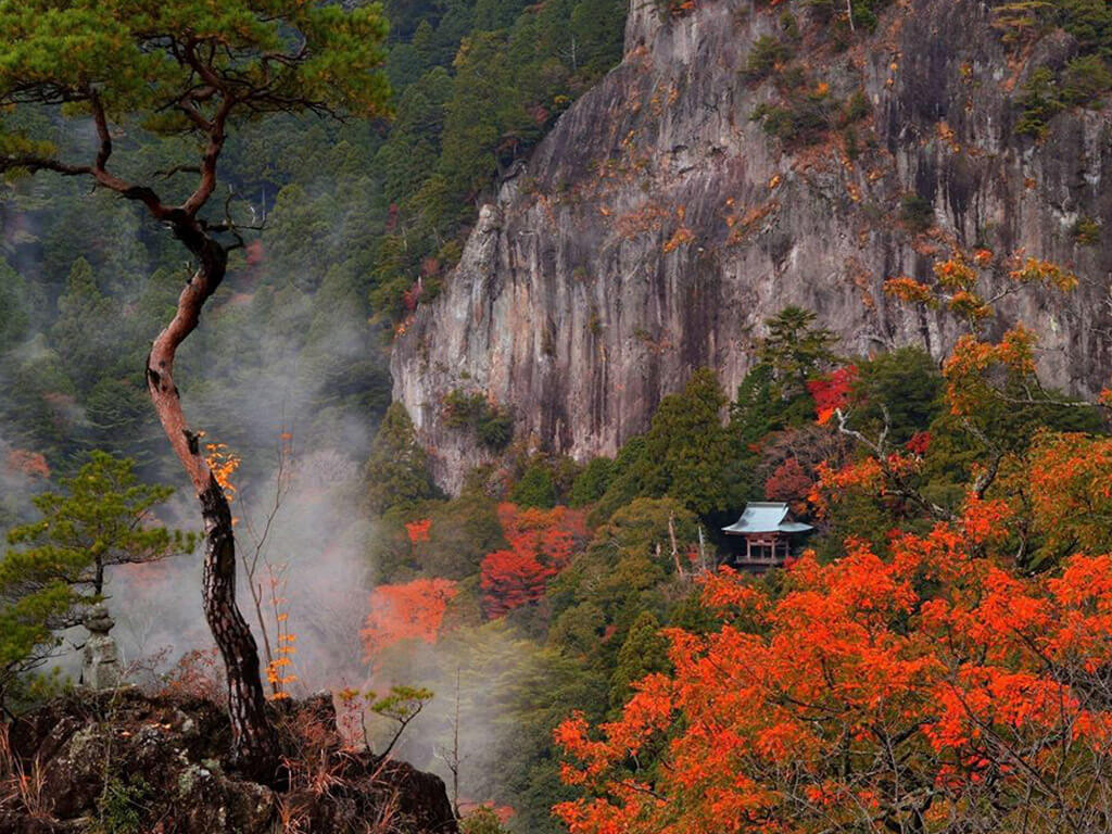 Mount Horaiji in autumn