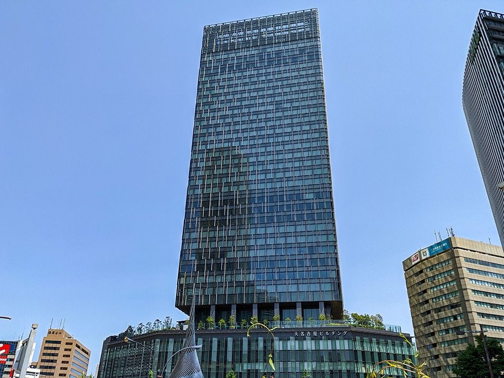 The Dai Nagoya Building with its Sky Garden lining the base of its tower.