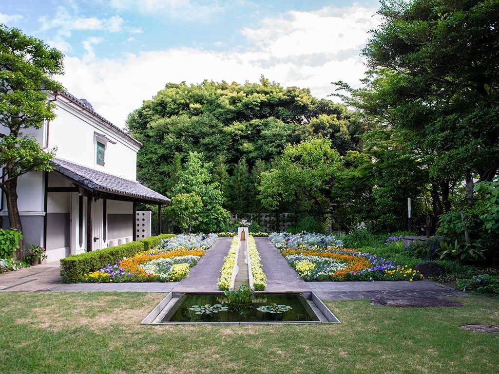 The aptly named building boasts a flurry of flowers in its wonderful garden to enjoy all year round. 