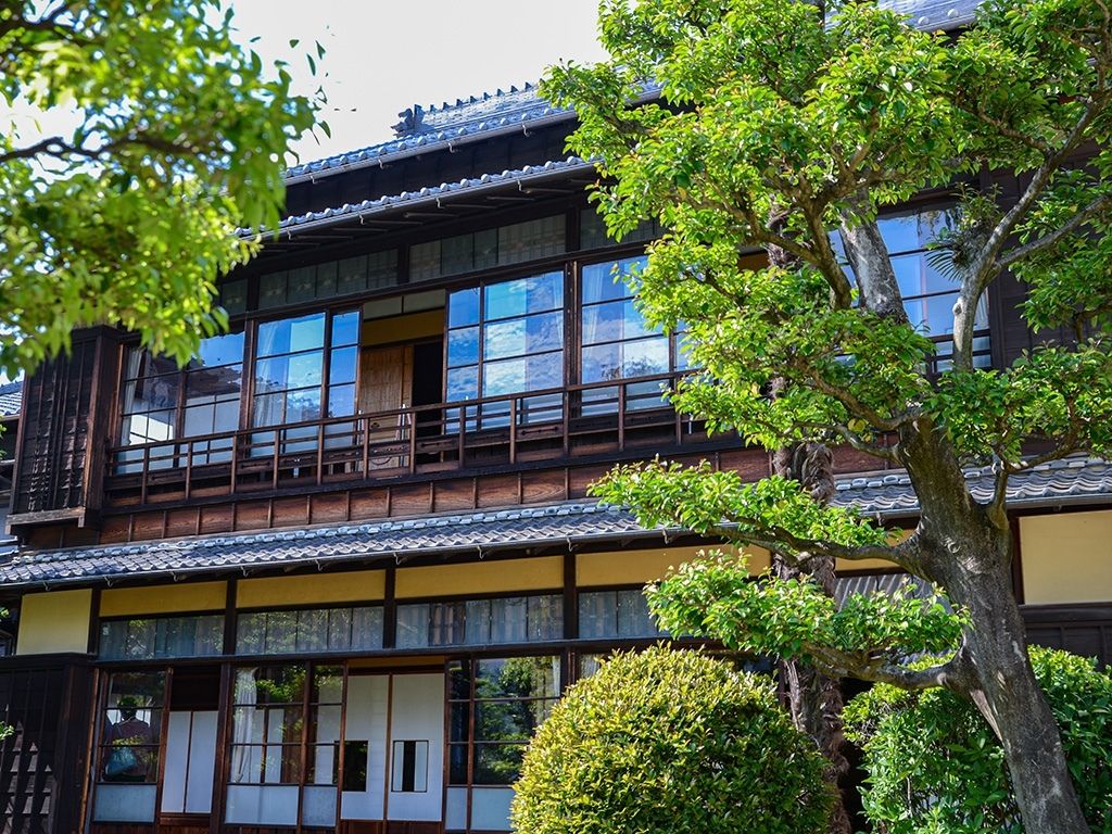 Get a taste for the rich Japanese lifestyle of the early 20th century in a building related to a rather famous car manufacturer. 