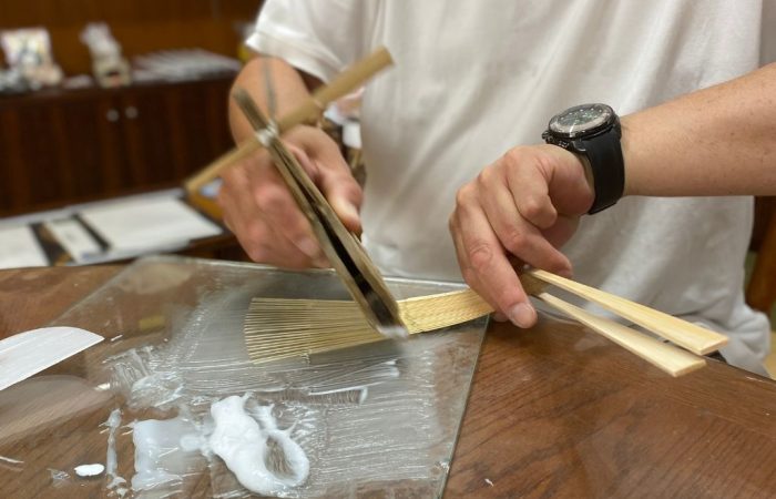 Gluing fan bones