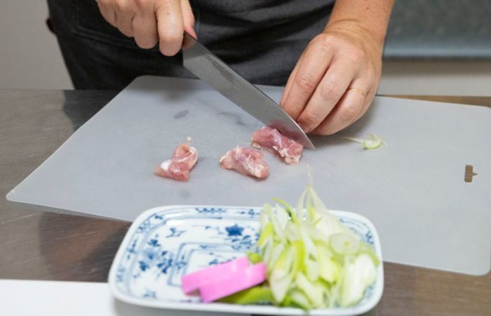 Cutting chicken
