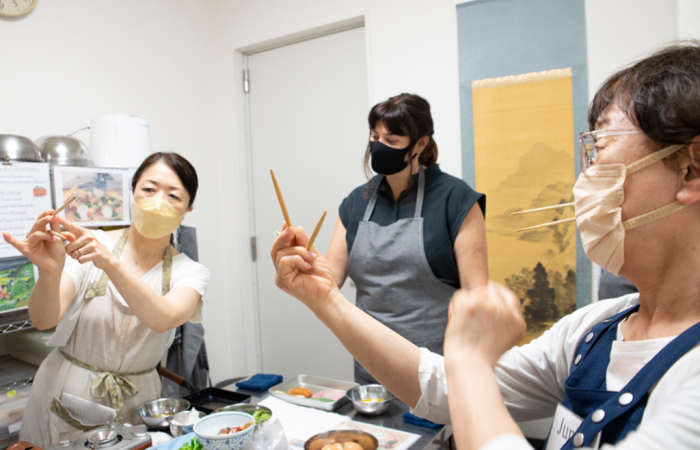 How to use chopsticks