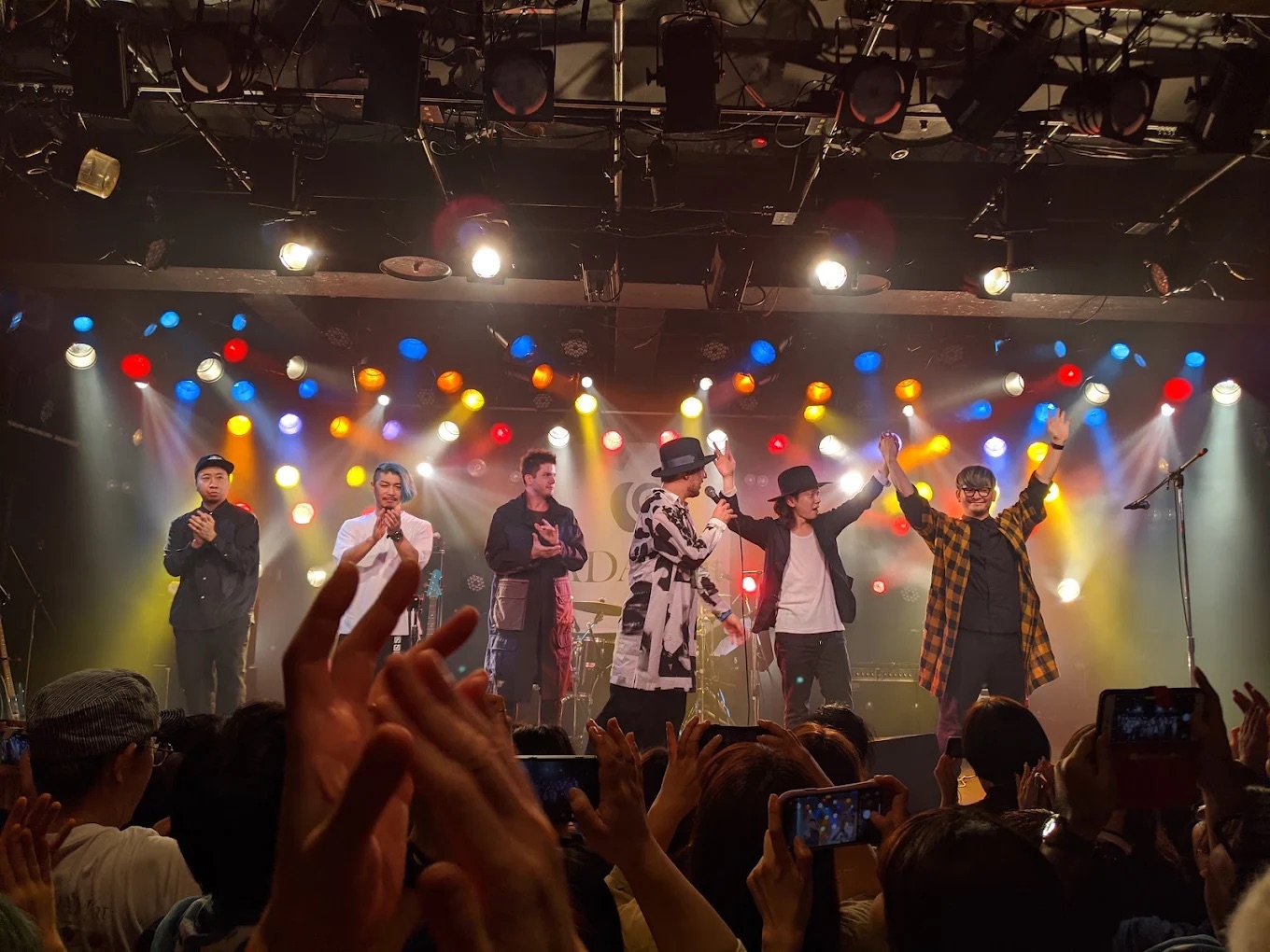 Performers at Club Quattro thanking the cheering crowd.