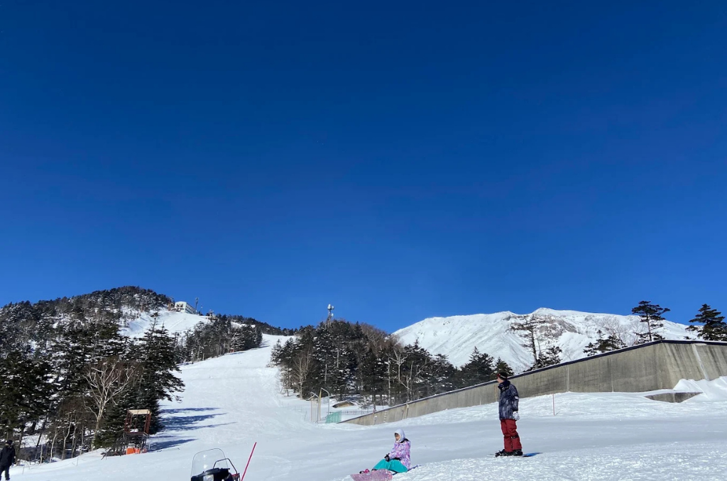 The pistes of Ontake 2240.