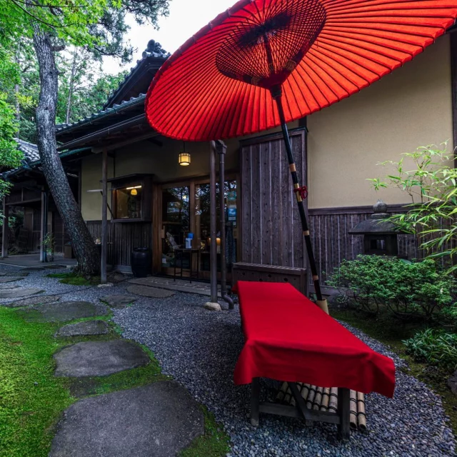🎎🍵 Learn How to Attend a Tea Ceremony 🍵🎎 The Japanese tea ceremony is more than just drinking matcha—it’s an art form that embodies harmony, respect, and mindfulness. But for first-time visitors, the rituals and etiquette may seem unfamiliar. This experience will guide you through the customs, movements, and meaning behind each step of the ceremony, so you can fully appreciate this cherished tradition. Whether you’re a tea lover or just curious about Japanese culture, this is a must-do!✨ Feel like an honored guest in a centuries-old ritual. 📍 Join us and experience it firsthand: https://www.nagoyaisnotboring.com/tour/tea-ceremony-experience/@furukawa_art_museum#TeaCeremony #JapanExperience #TeaCulture #MatchaLover #nagoyaisnotboring